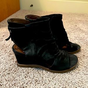 Mix Mooz wedge. Like new. Size 37/7. Black